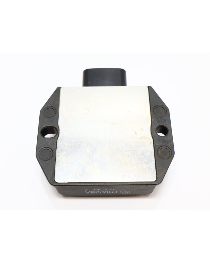 Yamaha XSR900, voltregulator