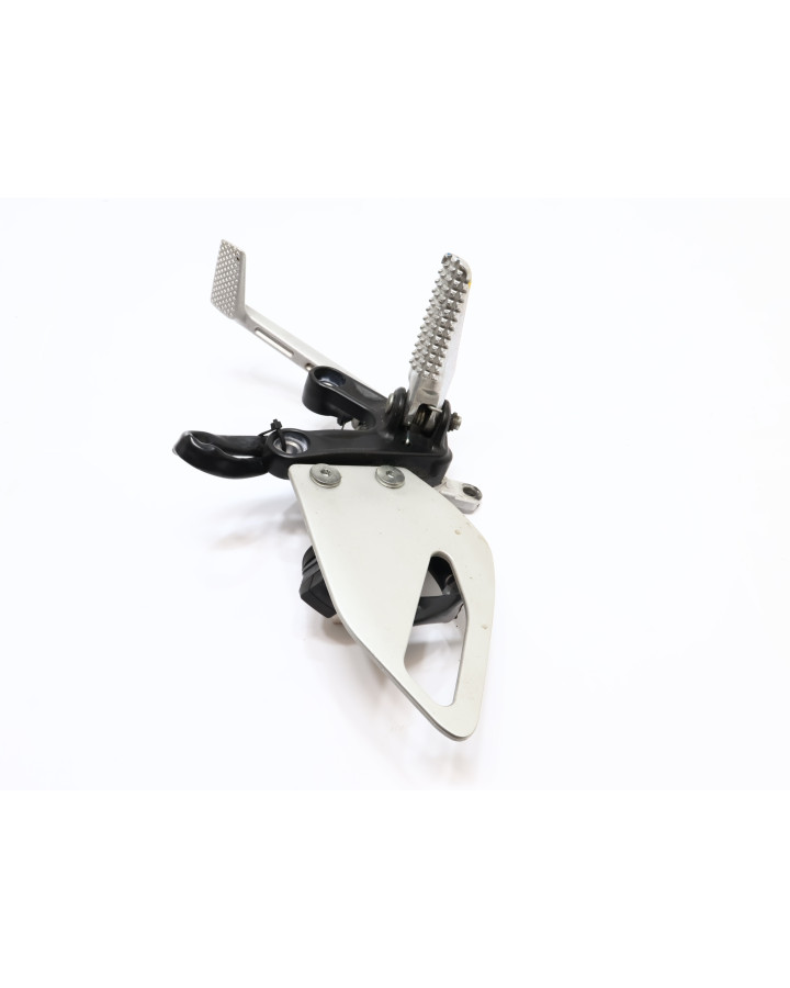 Yamaha XSR900, fotpinne höger komplett