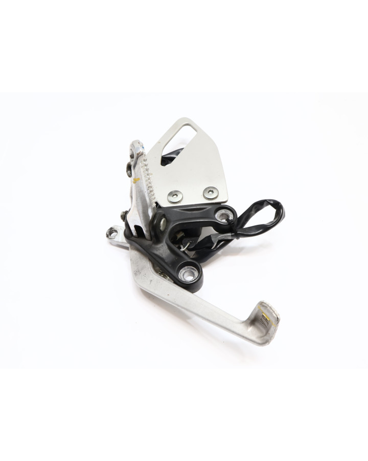 Yamaha XSR900, fotpinne höger komplett