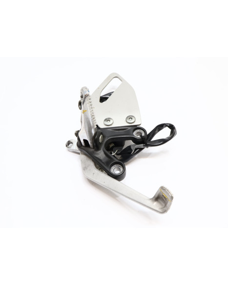 Yamaha XSR900, fotpinne höger komplett