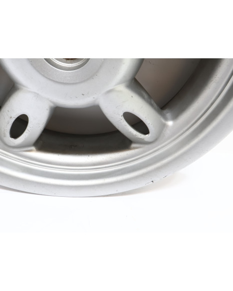 Yamaha Neos, bakfälg