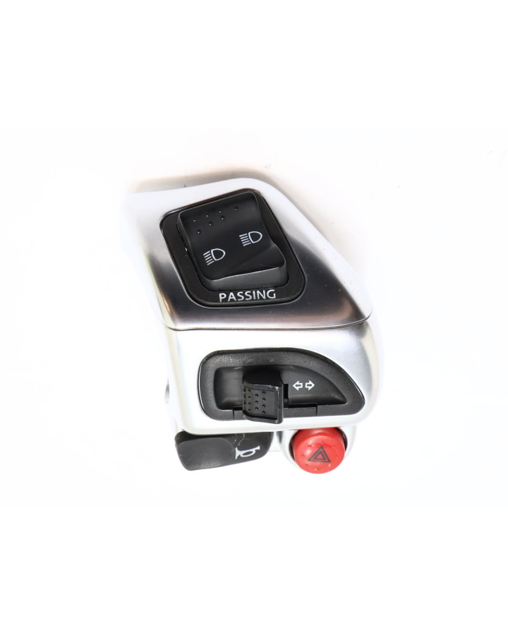 Piaggio MP3 500, omkopplare vänster