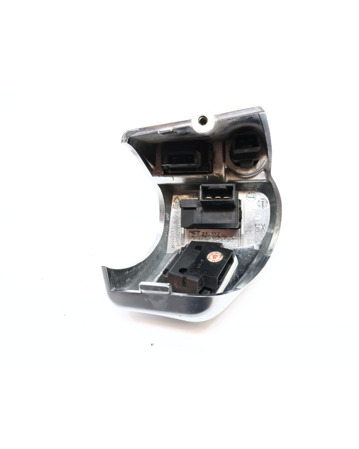 Piaggio MP3 500, omkopplare vänster