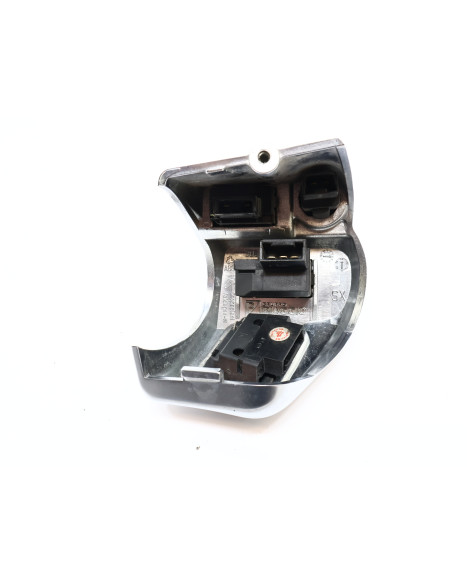 Piaggio MP3 500, omkopplare vänster