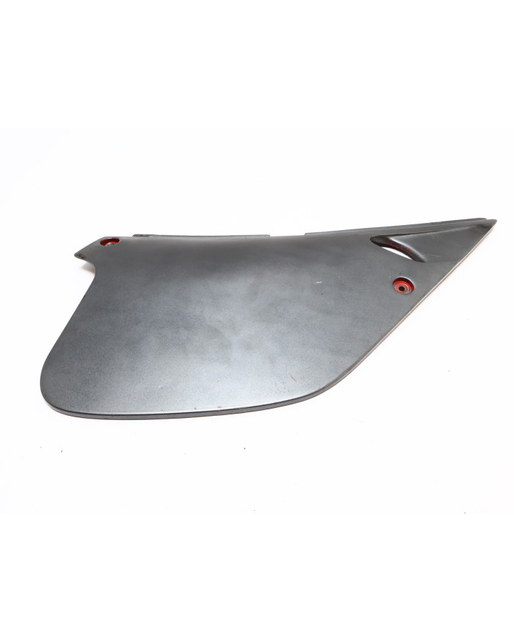 Rieju Spike, bakre sidokåpa höger