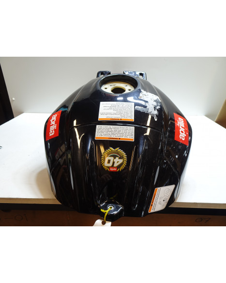 Aprilia RSV4, bränsletank