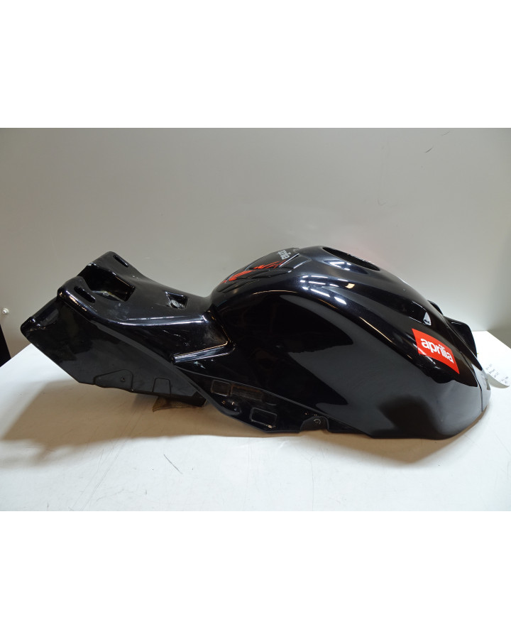 Aprilia RSV4, bränsletank