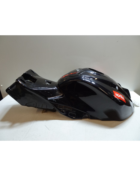 Aprilia RSV4, bränsletank
