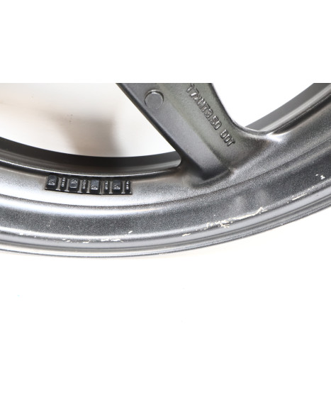 Honda VTR 1000F, framfälg