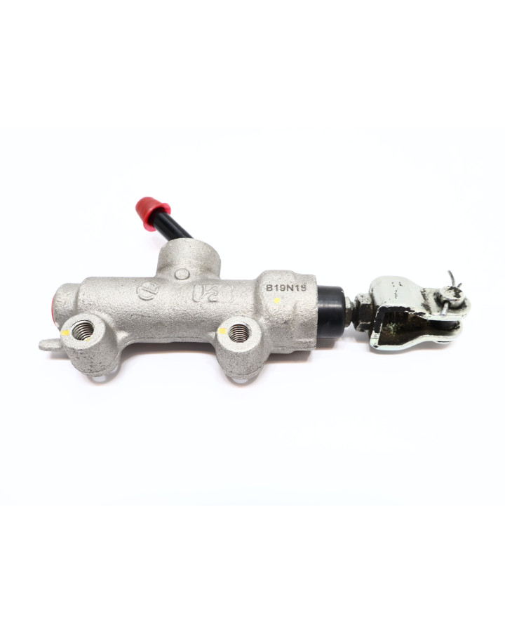 Kawasaki Z900, bromscylinder bak