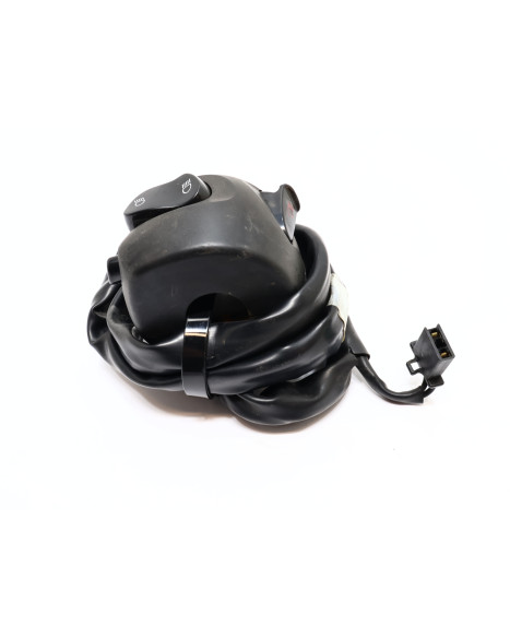 Yamaha MT-01, omkopplare vänster