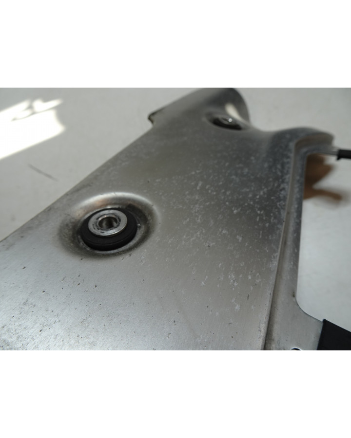 Yamaha R1, nedre skydd vänster