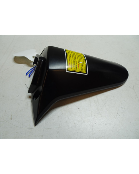 Vässla 1/2, plastkåpa på knäkåpan 2