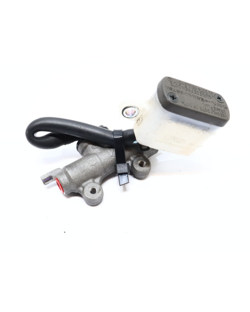 Honda CB125R, bromscylinder bak 2