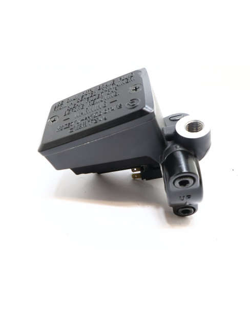 Yamaha MT-07, bromscylinder fram