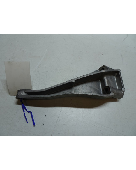 Ligier JS56, främre motorfäste höger