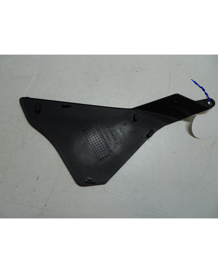 Yamaha R1, sidokåpa vänster övre