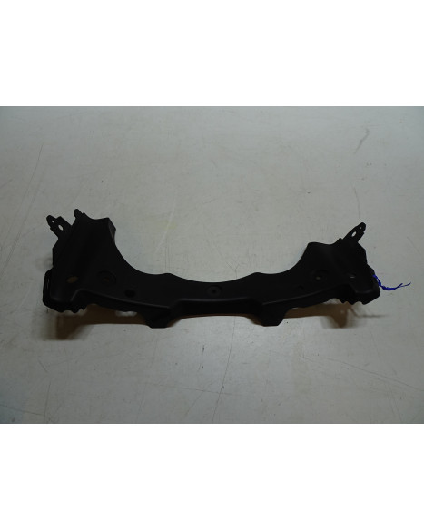 Yamaha R1, plastdetalj under strålkastare