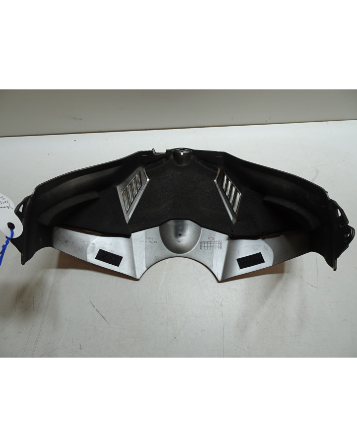 Yamaha YZF-R1, främre tankkåpa