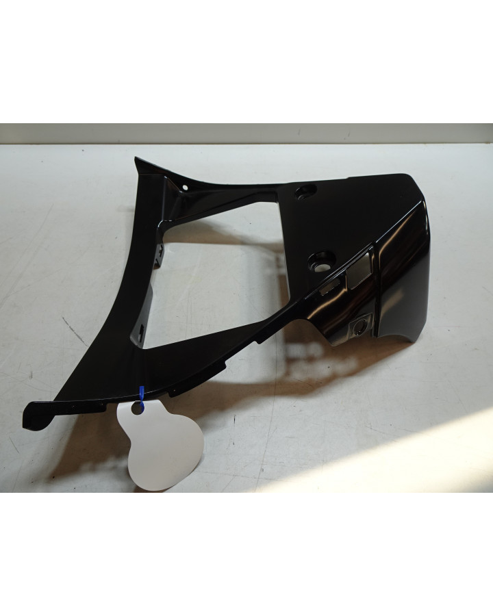 Yamaha R1, nedre mittkåpa