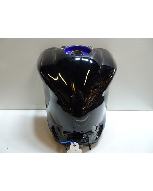 Yamaha YZF-R1, bränsletank