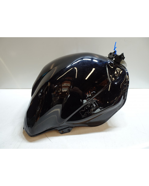 Yamaha YZF-R1, bränsletank 2