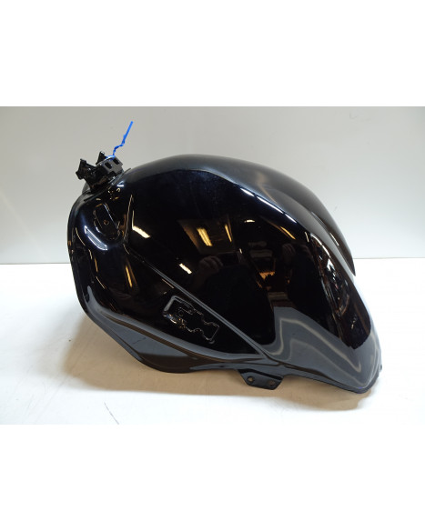 Yamaha YZF-R1, bränsletank