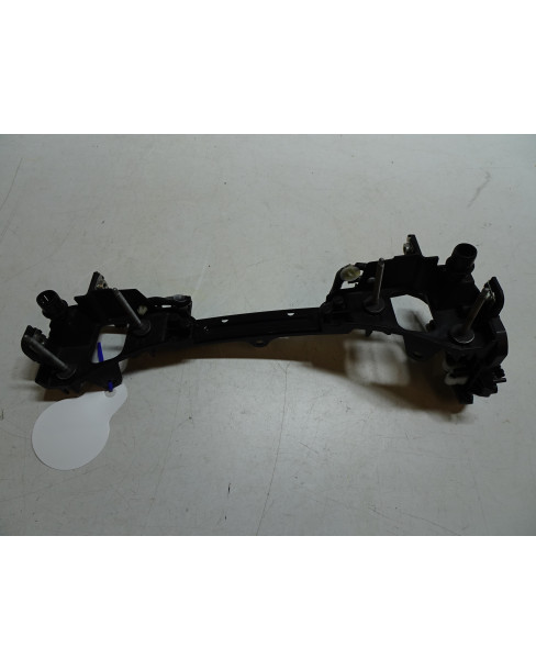 Yamaha R1, lykthållare 2