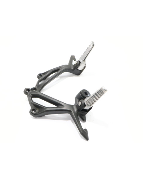 Kawasaki Z900, passagerarfotpinne komplett (par) 2