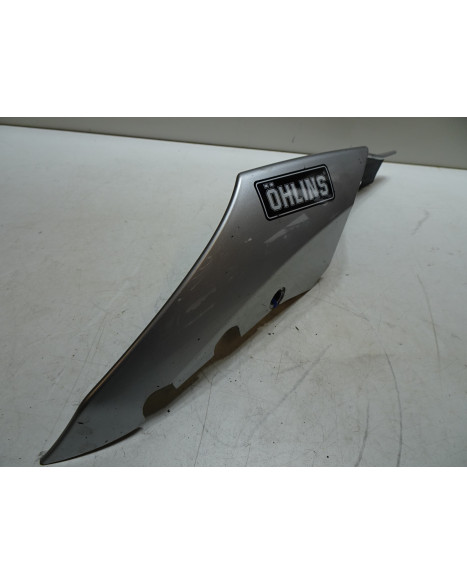 Yamaha R1, bakre sidokåpa vänster