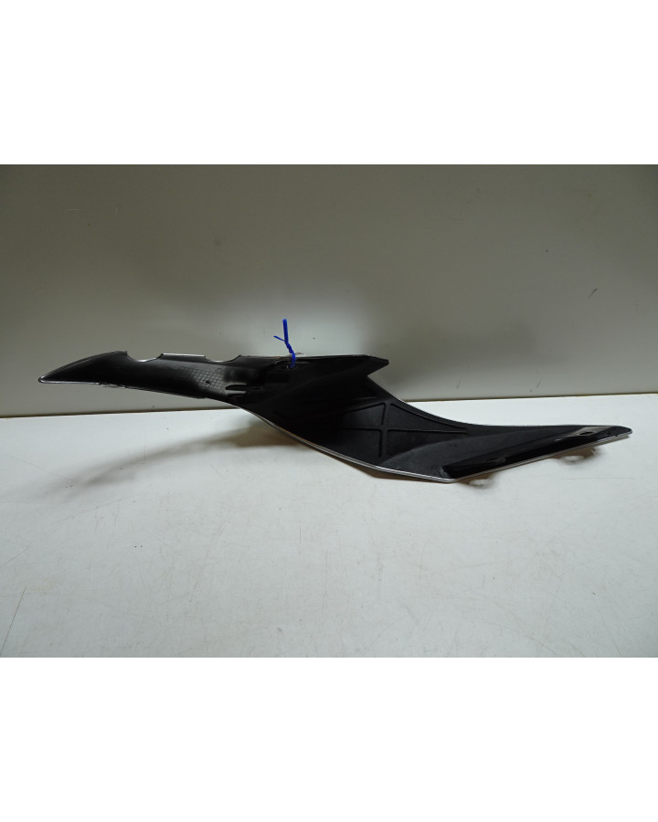 Yamaha R1, bakre sidokåpa vänster