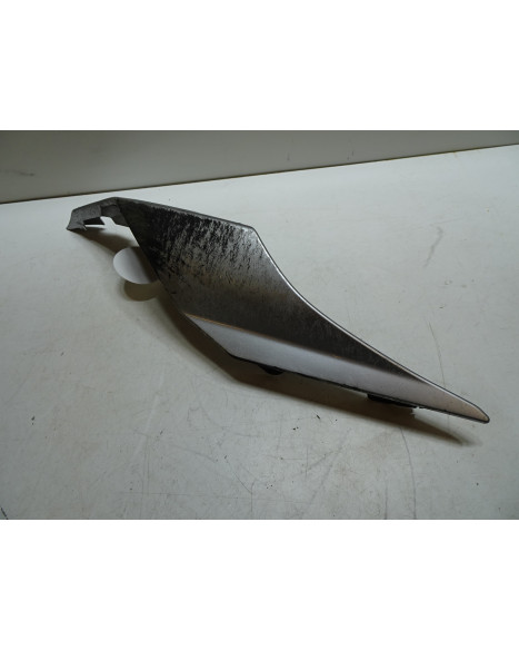 Yamaha R1, bakre sidokåpa höger