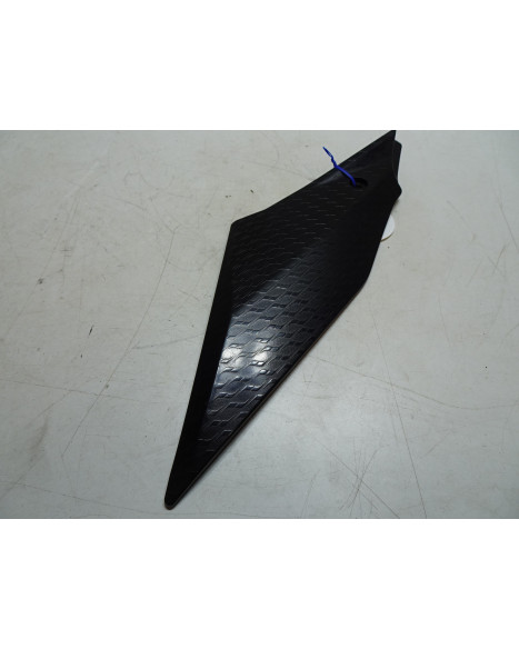 Yamaha R1, tankskydd höger