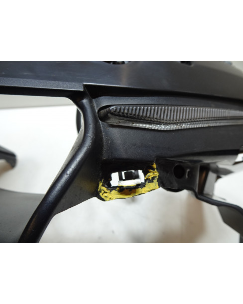 Yamaha R1, kåpa med DRL belysning 2