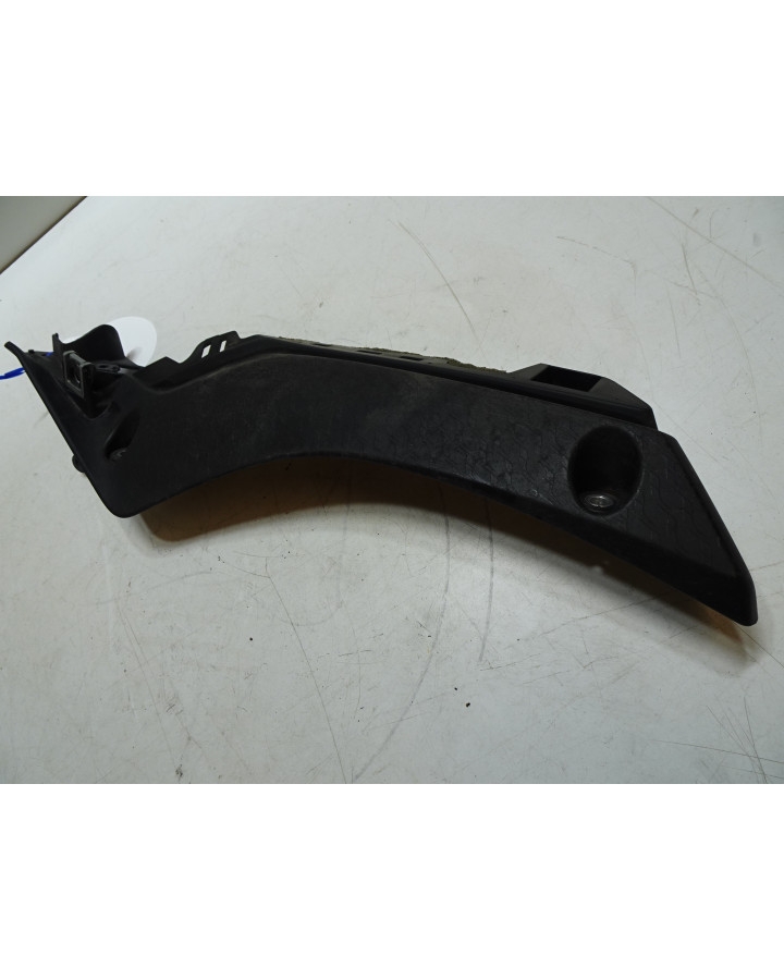 Yamaha R1, plastdetalj höger