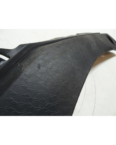 Yamaha R1, plastdetalj höger