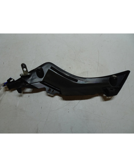 Yamaha R1, plastdetalj höger