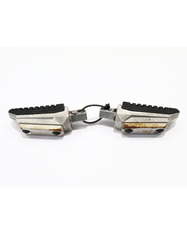 Suzuki GSF 1250S Bandit, passagerarfotpinne (par)