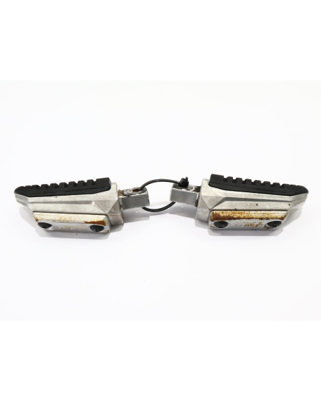 Suzuki GSF 1250S Bandit, passagerarfotpinne (par)