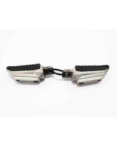 Suzuki GSF 1250S Bandit, passagerarfotpinne (par)