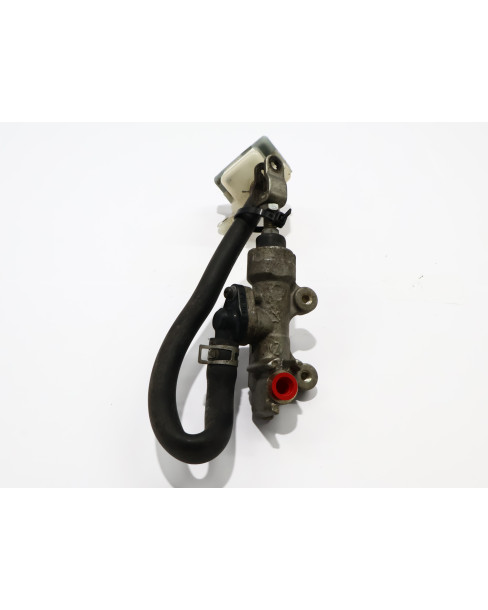 Suzuki GSX 750, bromscylinder bak 2