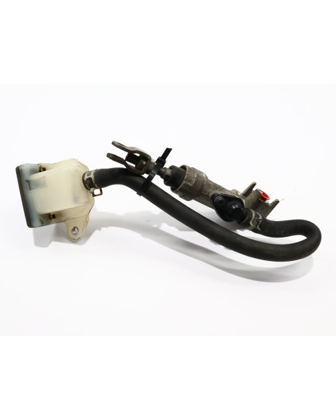 Suzuki GSX 750, bromscylinder bak