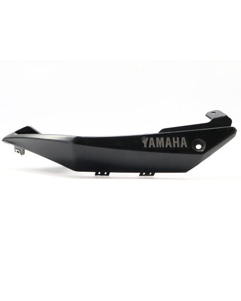 Yamaha MT-125, bakre sidokåpa höger