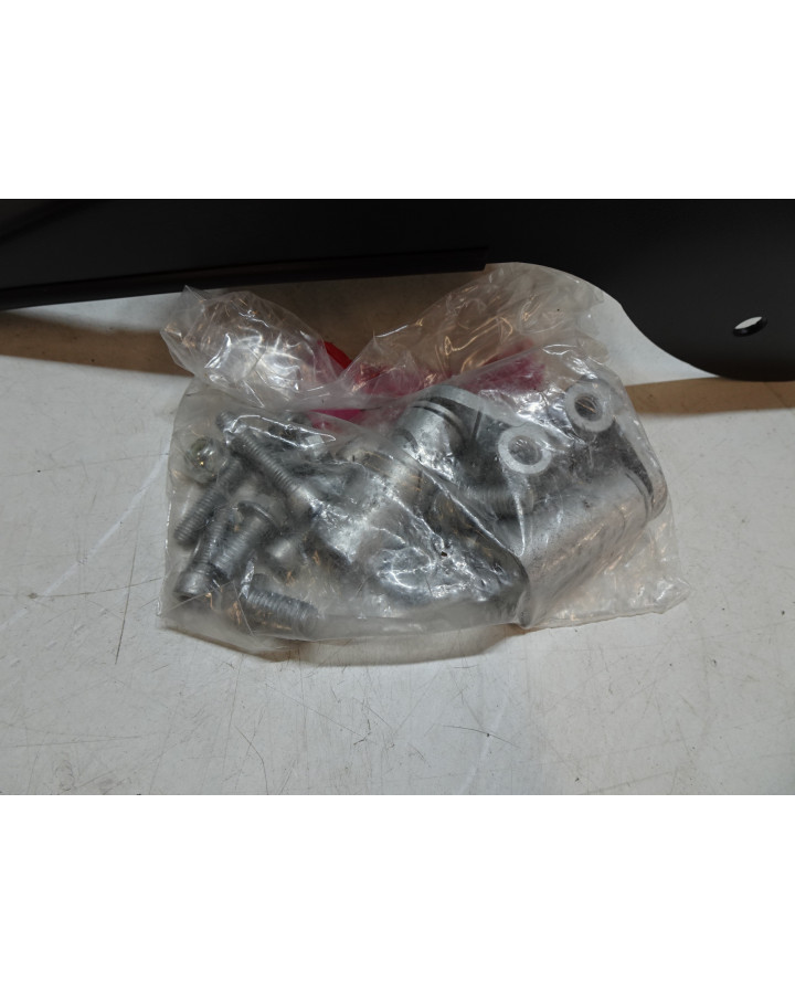 Aprilia Area 51, pakethållare för box