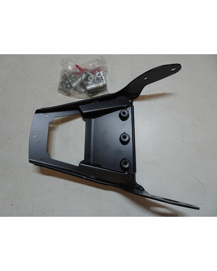 Aprilia Area 51, pakethållare för box