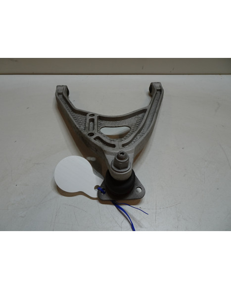 Aixam S9, bärarm vänster fram