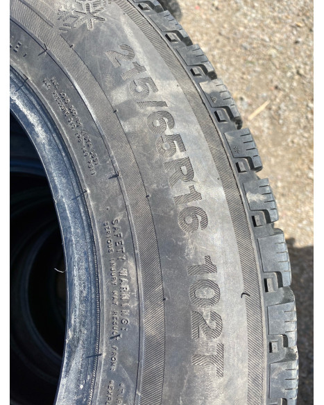 Triangle Icelink, 215/65-16 (dubbade vinterdäck)