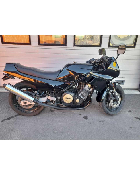 Yamaha FZ750