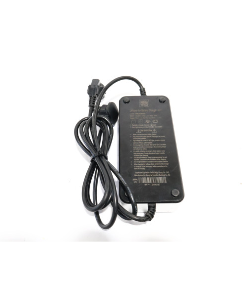 Yadea G5, batteriladdare 2