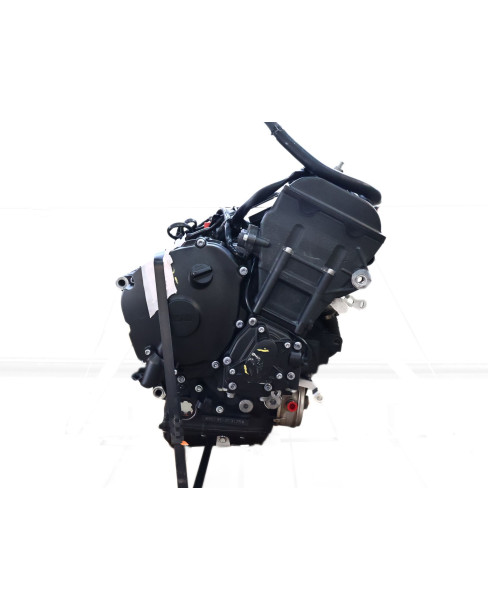 Yamaha YZF-R1, motor